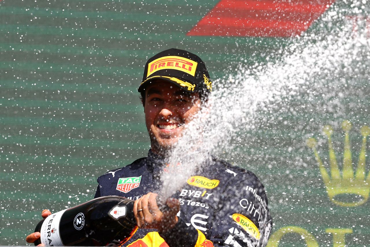 Sergio Perez, piloto de Red Bull Racing, festeja en Bélgica.