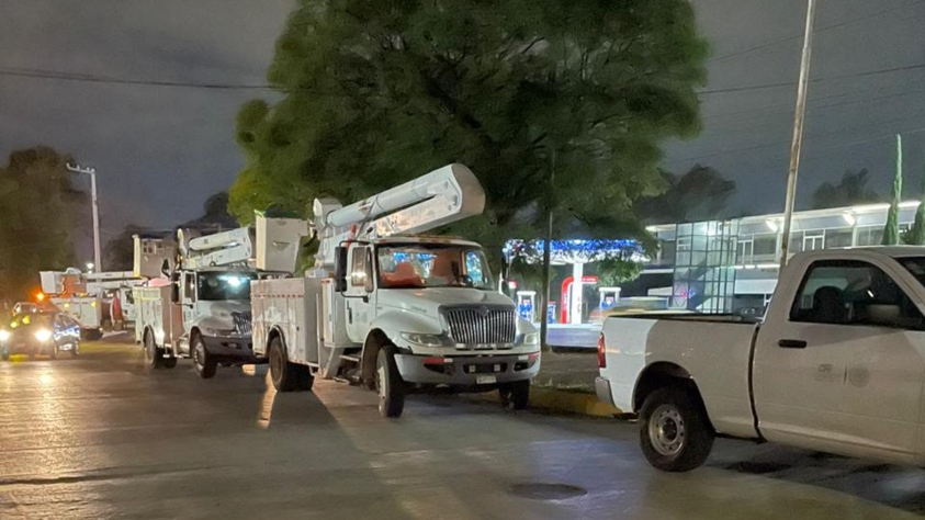 CFE trabaja para reanudar servicio eléctrico en Guerrero, tras el paso del huracán Otis. Foto: CFE.