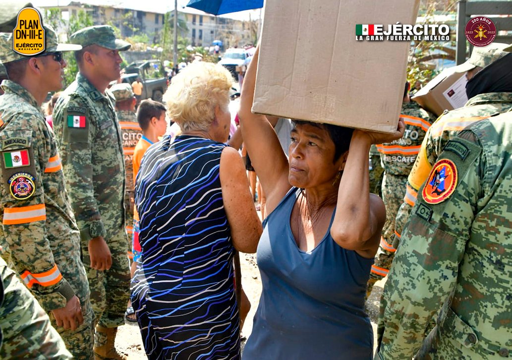 Entrega Sedena despensas a damnificados por huracán Otis en Guerrero. Foto: X.